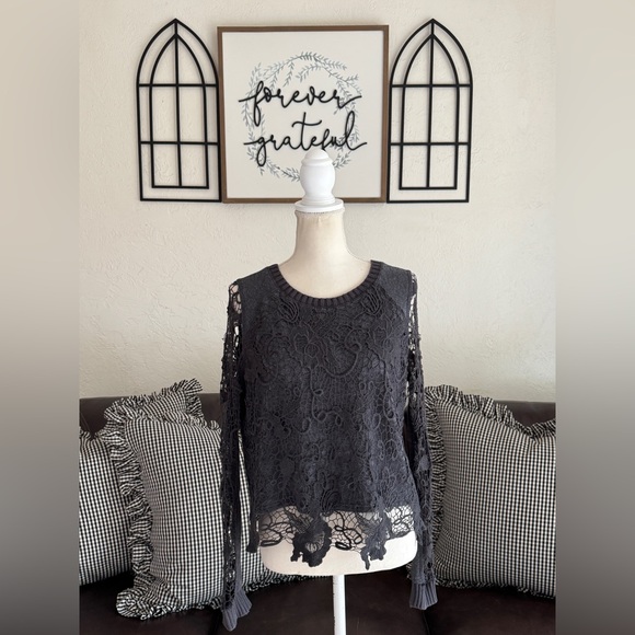 Free People Sweater Womens Size S Dark Grey Lace Sleeve Open Back Artsy Boho - Picture 12 of 15